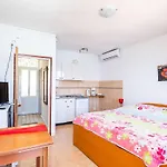 Apartman Nikolina Lu - Studio With Sea View
